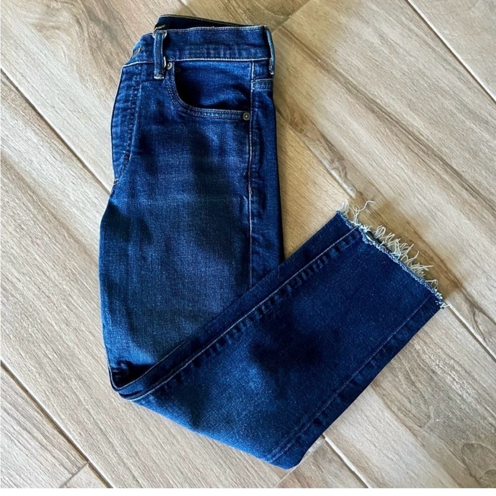 BANANA REPUBLIC Premium Denim High Rise Straight Jeans with Raw Hem Size 26